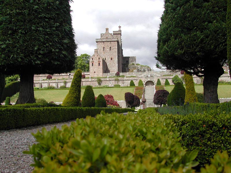 Drummond-castle-1.jpg