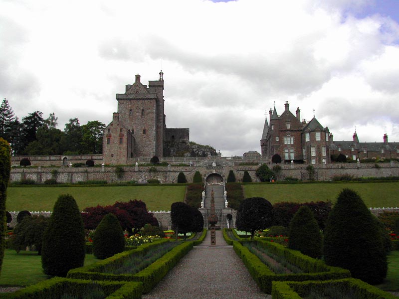 Drummond-castle-3.jpg